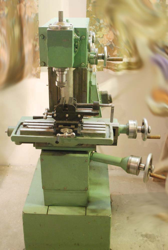 Загальний вигляд  широкоуніверсального фрезерного верстата 6712